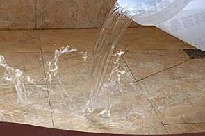平泉漏水维修 免砸砖防水材料该如何施工